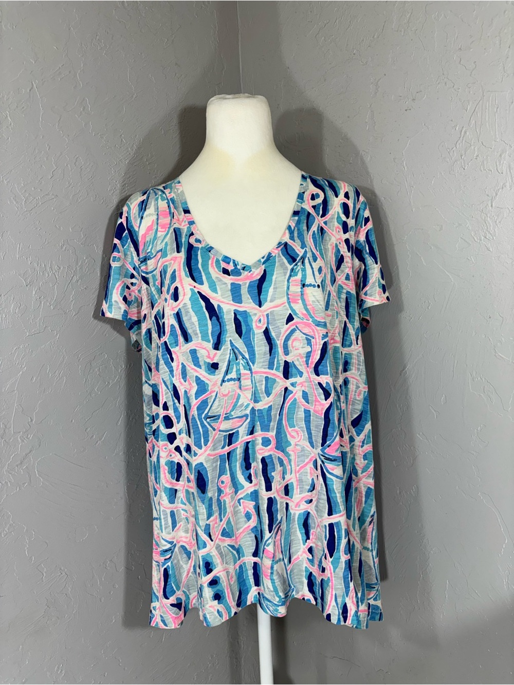 Lilly Pulitzer Blue, Pink & White Abstract V-Neck Short Sleeve Tee